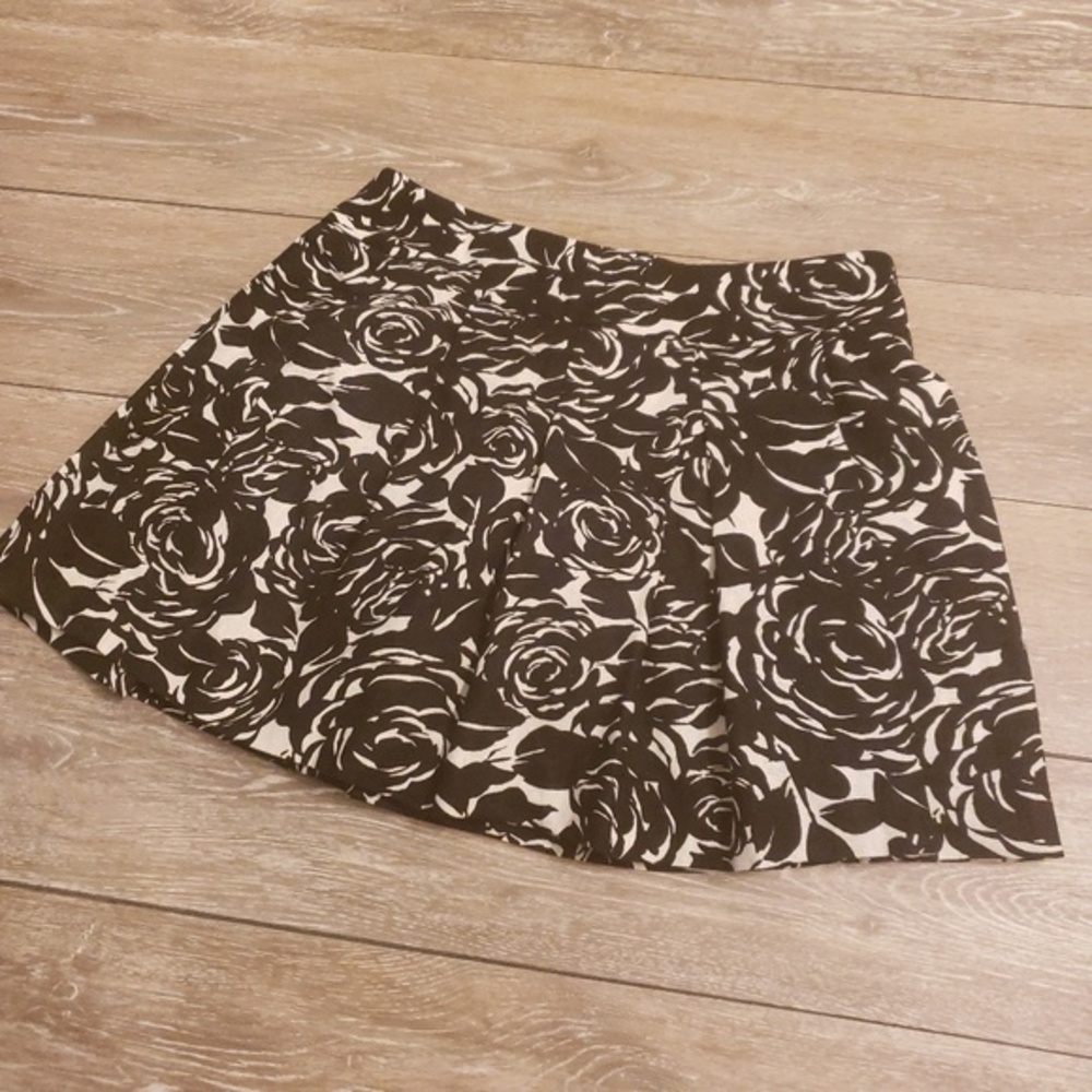 Floral print mini twenty-one sizE small